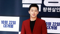 [메인포토] 조정석, ‘아무나 소화 못하는 새빨간 패션’