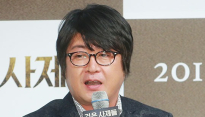 [메인포토] 김윤석, ‘강동원 술 엄정쎄다’