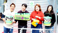 [메인포토] 포즈 취하는 샘킴-이제훈-이국주-이하늬