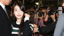 [메인포토] 팬들에게 둘러 쌓인 아이유’