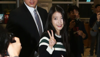 [메인포토] 아이유, ‘미니스커트로 드러난 각선미’