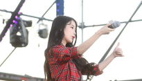 [메인포토] 아이유, ‘다같이 불러요~’