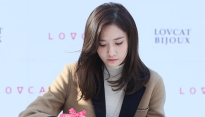 [메인포토] 소녀시대 윤아, ‘사인하는 모습도 예뻐!’