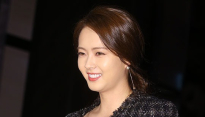 [메인포토] 고아라, ‘깊게 파인 가슴라인’