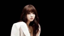 섹션 박보영, 하얀 재킷만 거치고 속살 노출...‘파격 섹시미’