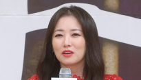 [메인포토] 최정원,  ‘배꼽티 처음 입어봤어요’