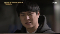 ‘응답하라 1988’ 고경표, 목욕탕 청소하는 김선영에 ‘착잡’