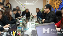 [메인포토] 기자회견 갖는 김현중 부모