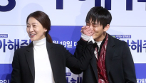 [메인포토] 이미연-유아인, ‘갑자스러운 손등 키스!’