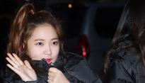 [메인포토] 레드벨벳 예리, ‘강추위 녹이는 손인사’