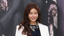 [메인포토] 박하나, 재킷은 걸칠뿐!‘’
