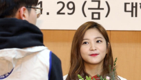 [메인포토] 레드벨벳 아이린, ‘남학생과 아이컨택!’