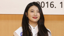 [메인포토] 레드벨벳 조이, ‘장미꽃 받고 기분 좋아요’