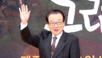 [메인포토] 이순재, ‘신나는 손 인사’