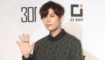 [메인포토] 더블에스301 김규종, ‘해맑은 손 인사’