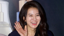 [메인포토] 이일화, ‘여배우의 내숭없는 손인사’