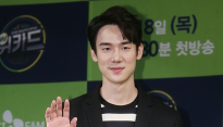 [메인포토] 유연석, ‘손 인사로 여심 샤르르’