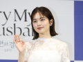 코시바 후우카, '선명하고 진한 이목구비'