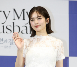 코시바 후우카, '선명하고 진한 이목구비'