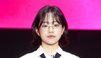 [포토] 조유리, '안경 내려쓰고 분위기 변신'