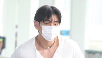 [포토] 방탄소년단 뷔, '더 넓어진 어깨 넓이'