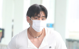 방탄소년단 뷔, '더 넓어진 어깨 넓이'