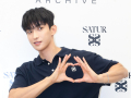 세븐틴 도겸, '돋보이는 팔 근육'