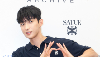 [포토] 세븐틴 도겸, '돋보이는 팔 근육'