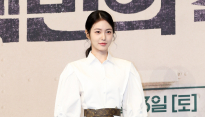 [포토] 신예은, 셔츠같은 초미니 원피스