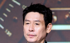 설경구, 정체를 알 수 없는 해결사로 열연