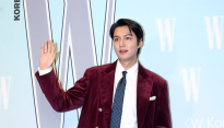 [포토] 이민호, 와인색이 어울리네